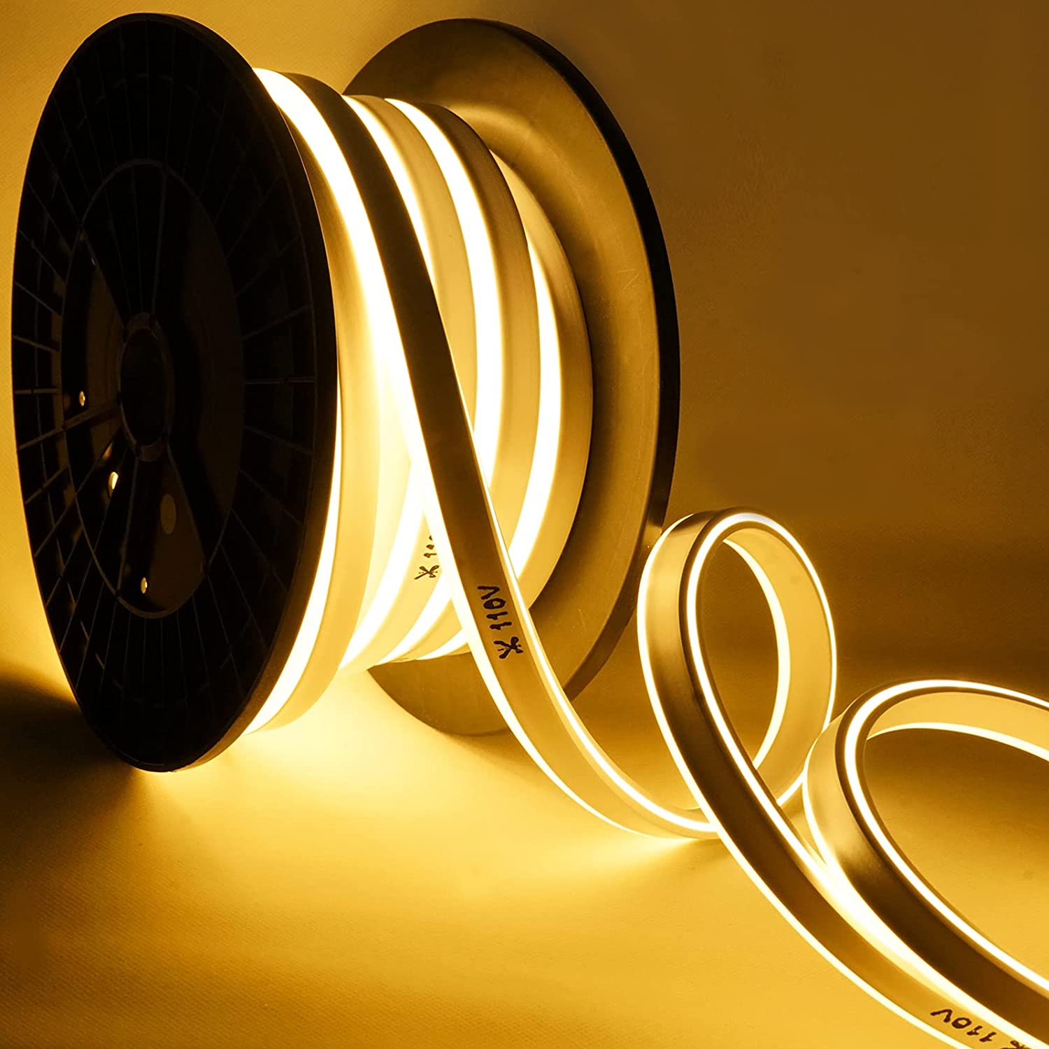 A corda de néon do diodo emissor de luz 110V ilumina o amarelo