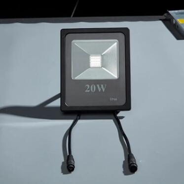 Instala&ccedil;&atilde;o de holofote LED RGB 10W